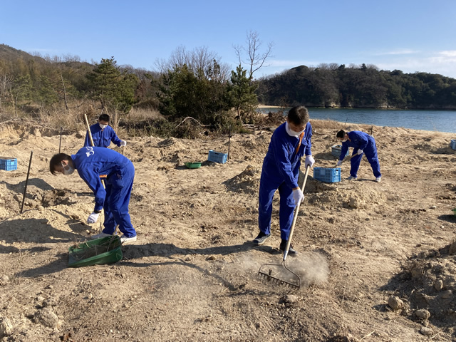 「柚の浜」元・荒廃地でのオリーブの植樹式10