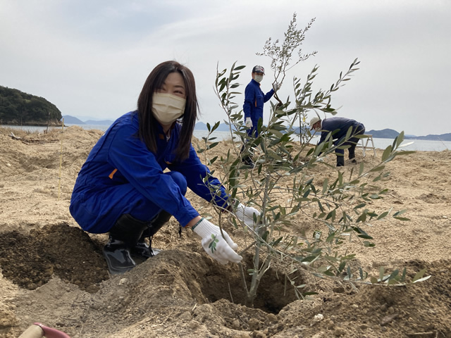 「オリーブの木」の植樹式3