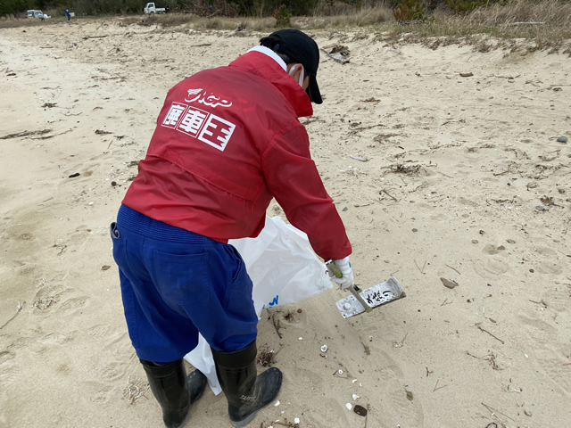 「水ヶ浦」東側と、「柚の浜」の2か所にて海岸清掃4