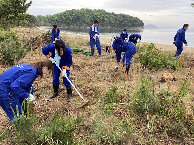 「柚の浜」荒廃地の整備 雑草等の除去作業