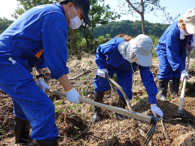 2021-5-28-29 「柚の浜」荒廃地の整備 雑草等の除去作業3