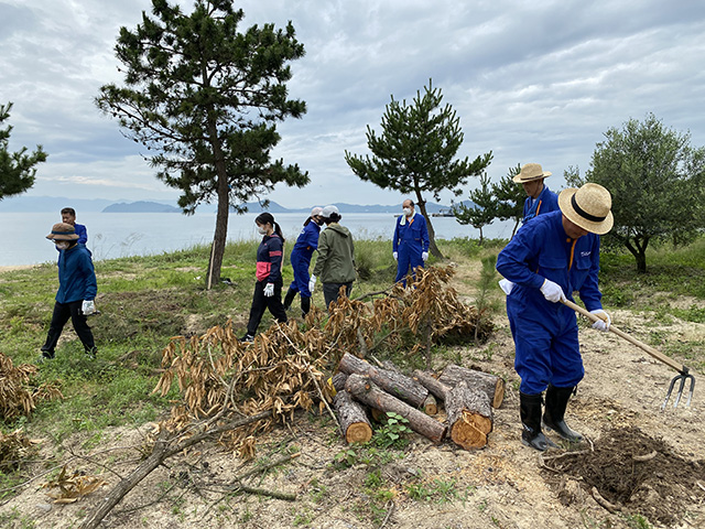 2021-5-28-29 「柚の浜」荒廃地の整備 雑草等の除去作業1