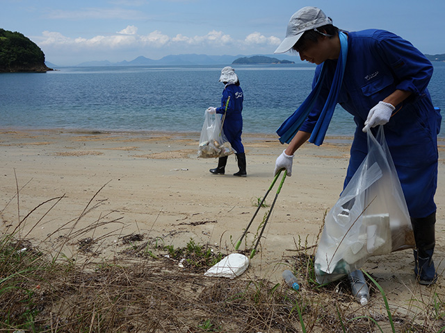 「柚の浜」荒廃地の整備 雑草等の除去作業2