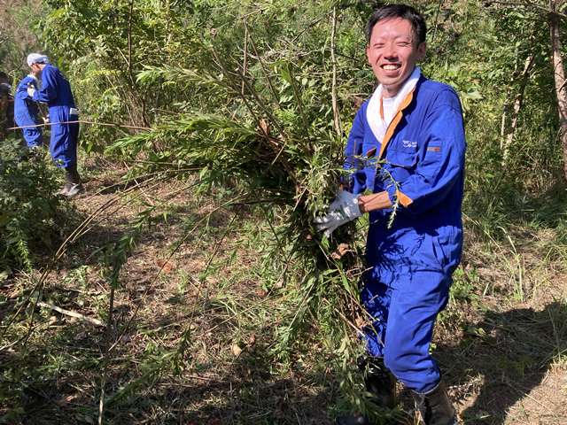 雑草の除去作業の様子2