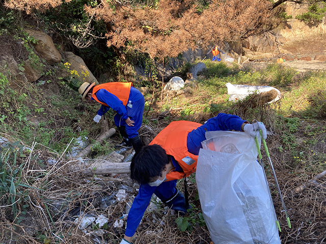 「横引ヶ浜（よこびきがはま）」と、「水ヶ浦（みずがうら）」北西端の2か所にて海岸清掃3