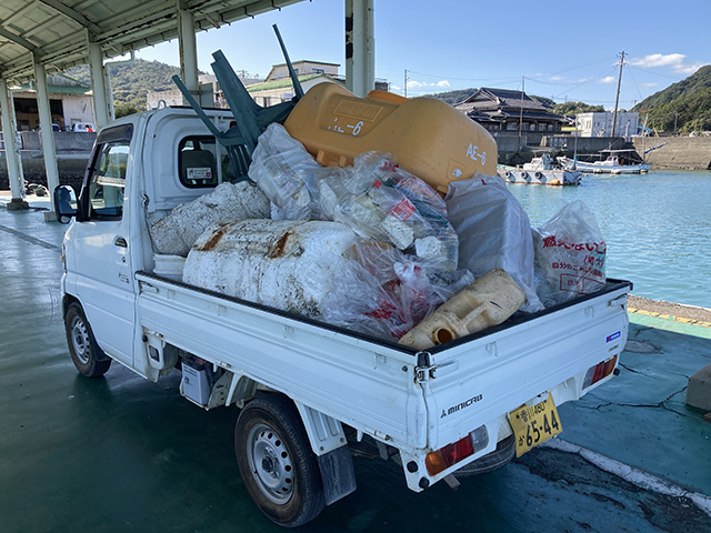 「横引ヶ浜（よこびきがはま）」と、「水ヶ浦（みずがうら）」北西端の2か所にて海岸清掃8