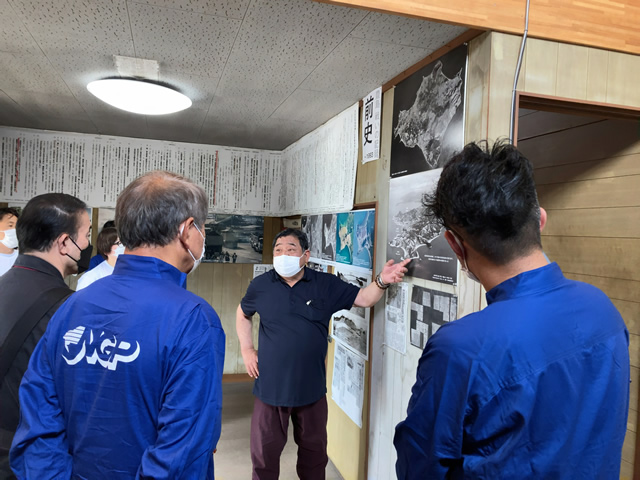 【豊島のこころ資料館】豊島事件の闘いの歴史について学ぶ様子1