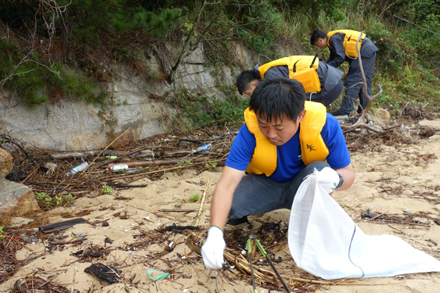 2019-8-28 海岸漂着ゴミ回収活動現場2