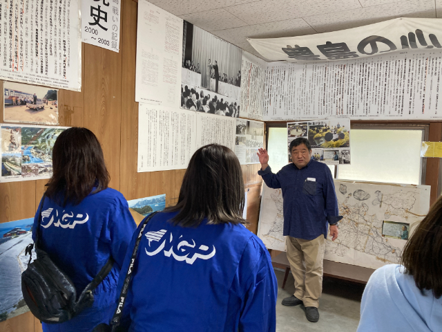 【豊島のこころ資料館】豊島事件の闘いの歴史について学ぶ様子