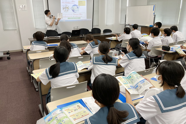 オートパーツ伊地知　地元の小・中学生の工場見学を受入れ