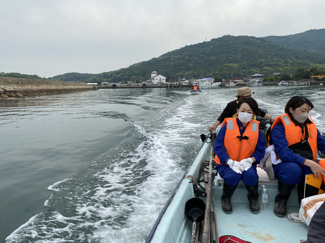 【水ヶ浦】船で回収現場に向かう