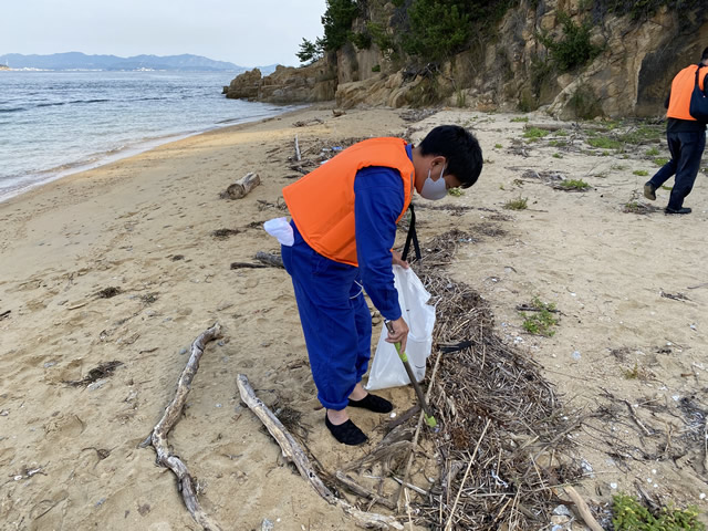 海岸漂着ゴミ回収活動